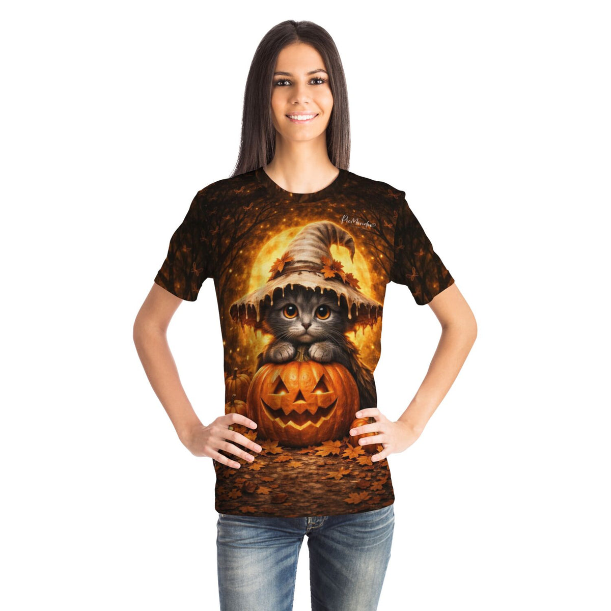 Frau trägt Dreamer T-Shirt mit kleiner Kürbishexe als Motiv, passend im Stil zu Diamond Painting und Malen nach Zahlen
