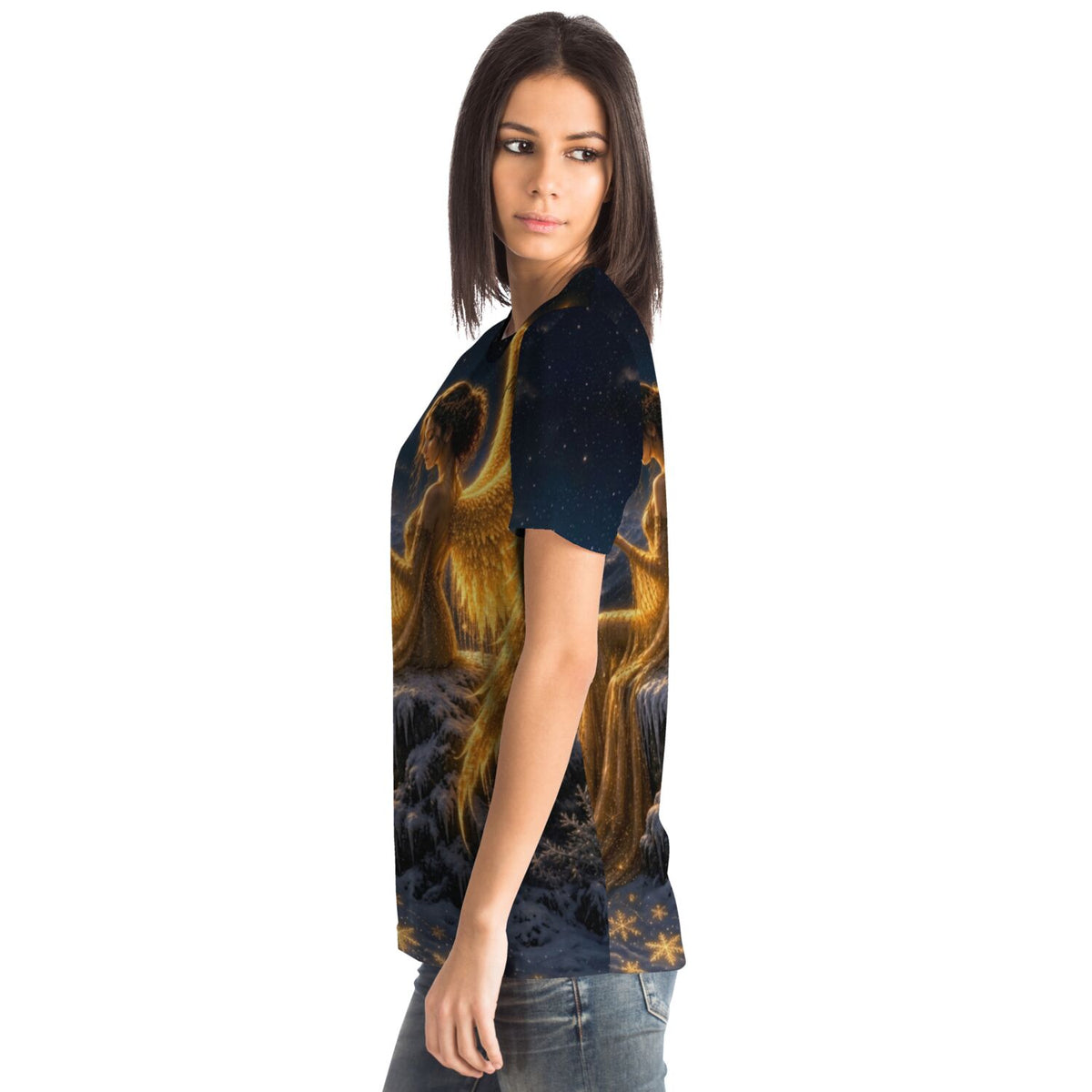 Frau trägt Dreamer T-Shirt mit leuchtendem Engel-Motiv im Stil von Diamond Painting und Malen nach Zahlen Designs