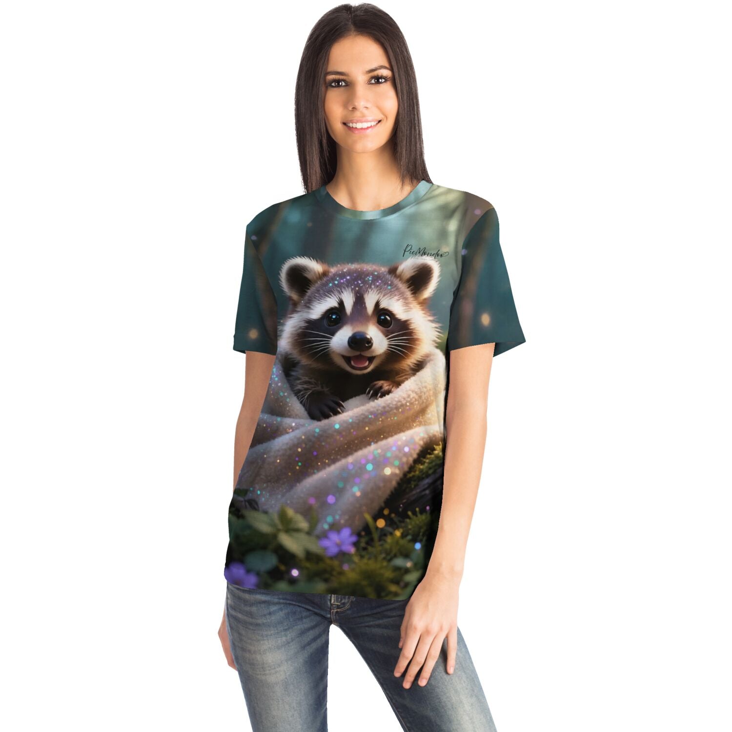 Frau trägt T-Shirt mit Waschbär-Motiv im Diamond Painting Style mit glitzernden Details für Fans von kreativen DIY-Hobbys.