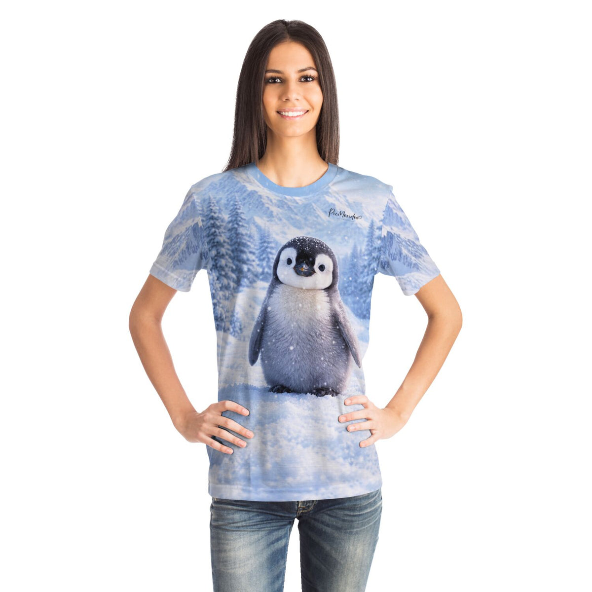 Frau trägt ein T-Shirt mit Pinguin-Motiv im Winter-Design, perfekt für Fans von Diamond Painting und DIY-Kunst.