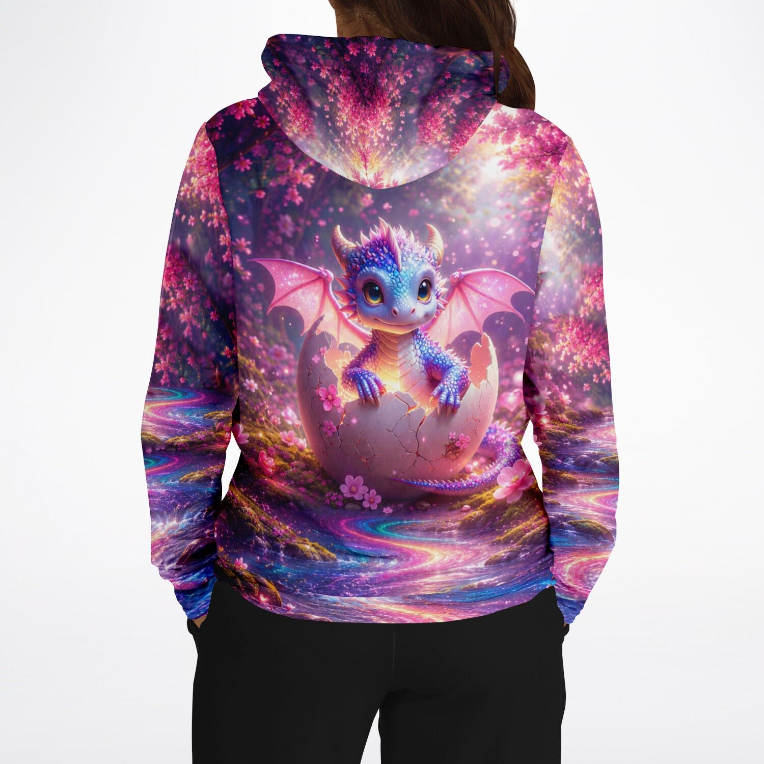Hoodie mit buntem Drachen-Motiv im Fantasiewald, passend für Fans von Diamond Painting und Malen nach Zahlen Designs.