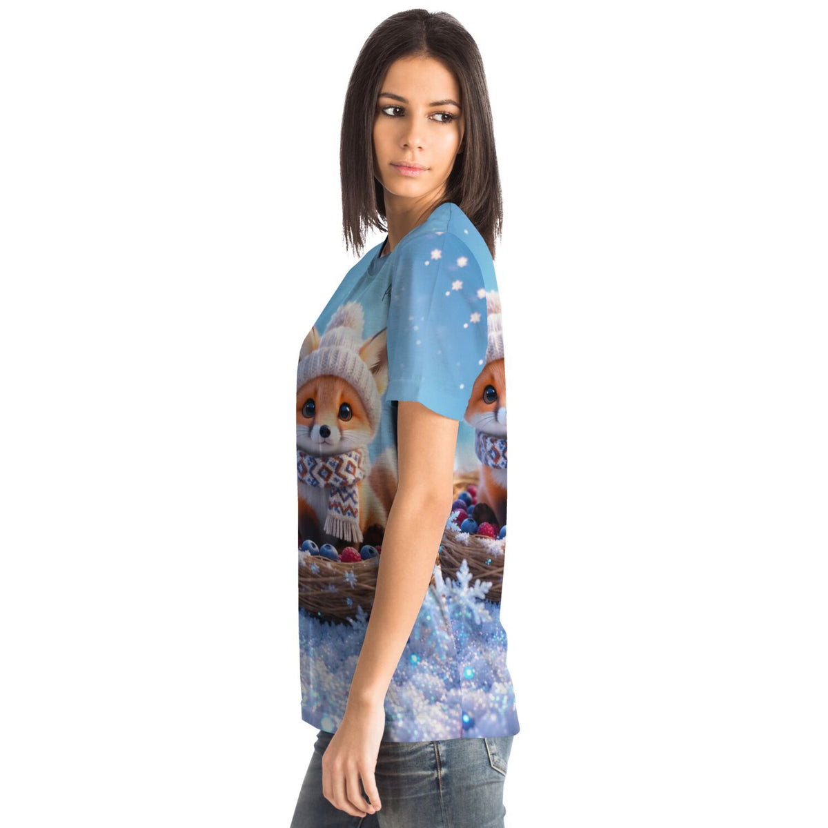 Frau trägt blaues T-Shirt mit süßem Fuchs-Motiv, inspiriert von Diamond Painting und Malen nach Zahlen Designs