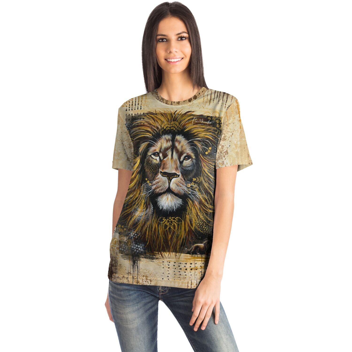 Frau trägt Dreamer T-Shirt mit Löwen-Motiv, inspiriert von Diamond Painting und Malen nach Zahlen Kunststilen
