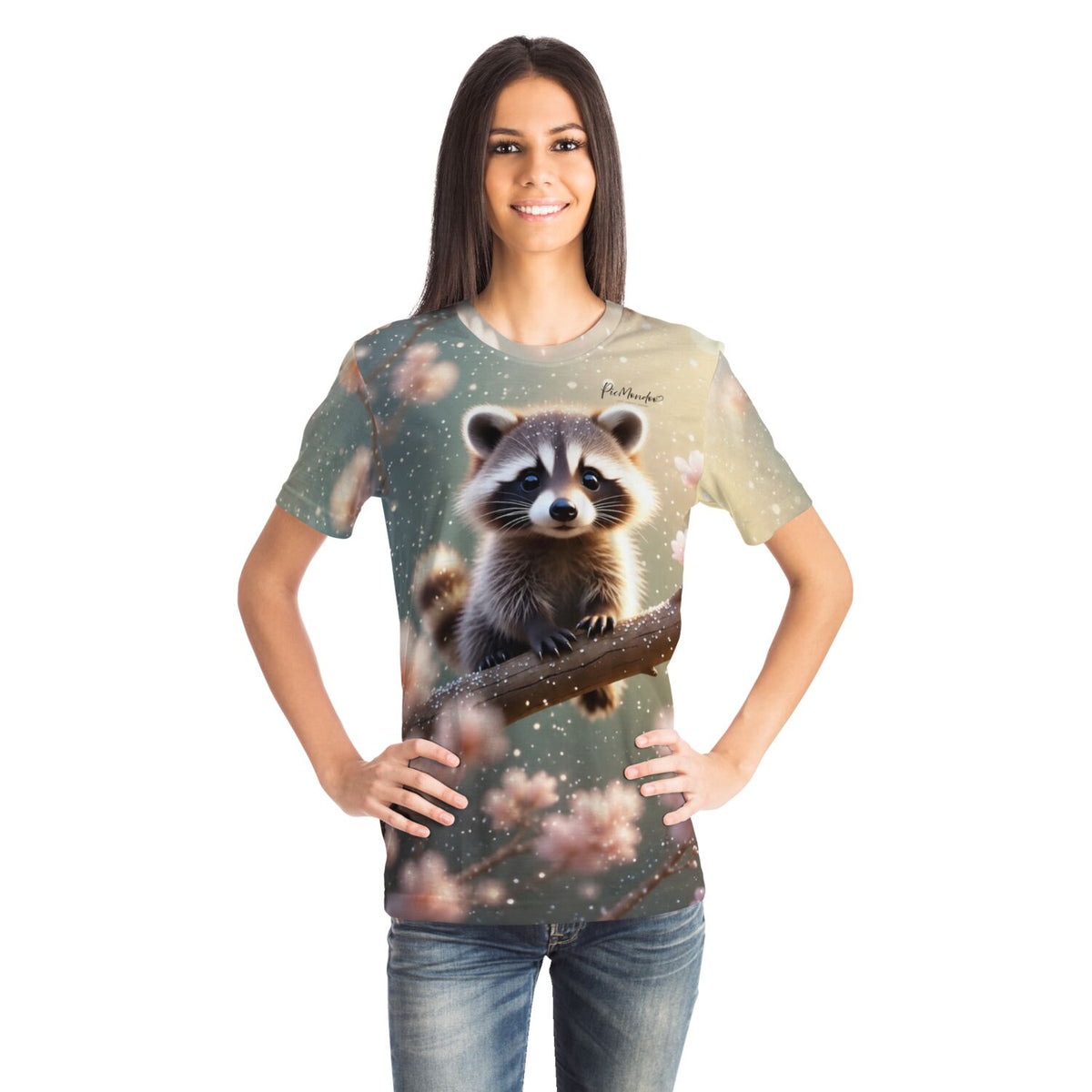 Frau trägt ein T-Shirt mit süßem Waschbär-Motiv im Stil von Diamond Painting und Malen nach Zahlen Designs