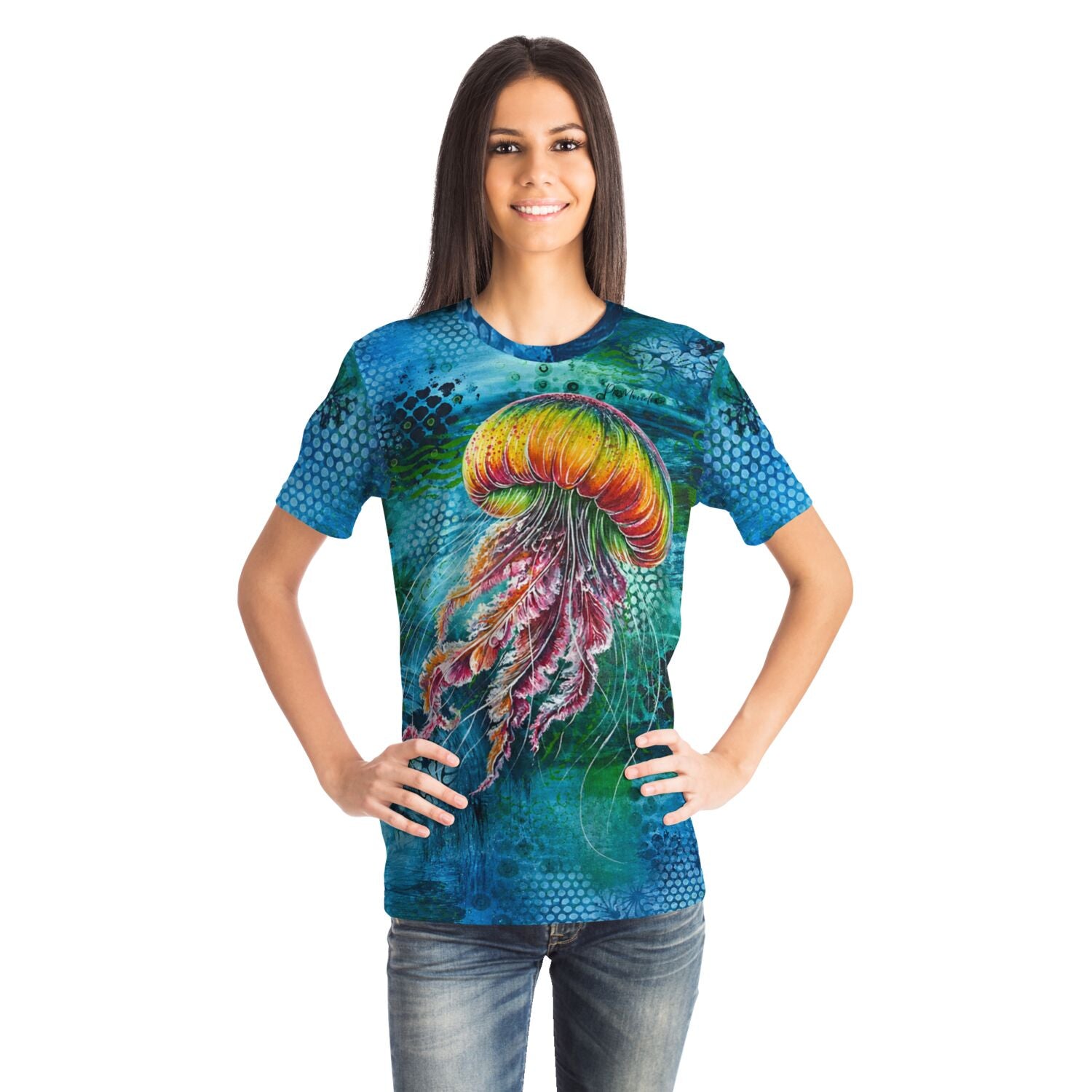 Frau trägt blaues Medusa Solaris T-Shirt mit buntem Quallen-Motiv im Stil von Malen nach Zahlen und Diamond Painting
