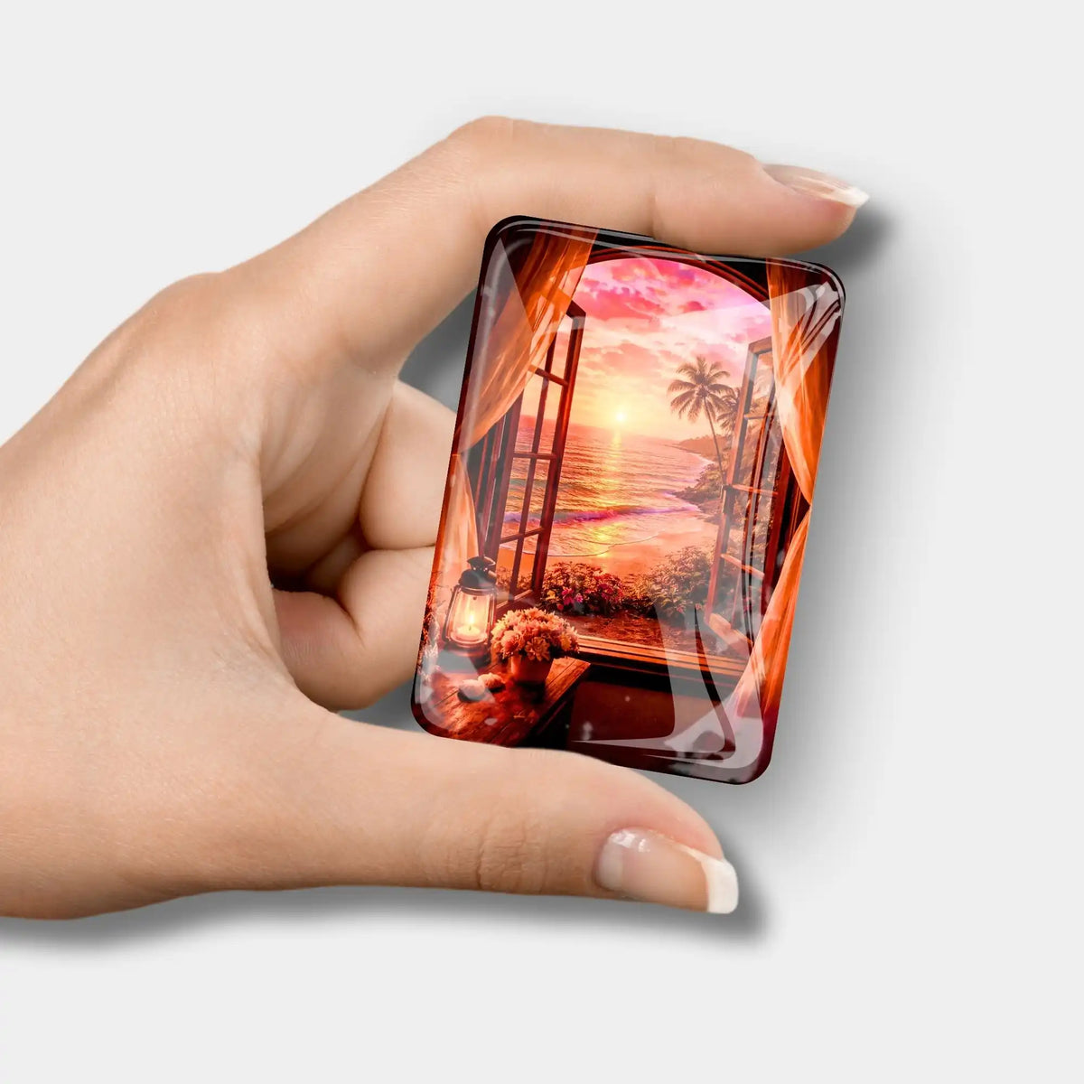 Diamond Painting Cover Minder Goldene Stille: Glasmagnet mit Sonnenuntergang am Meer im Fenster