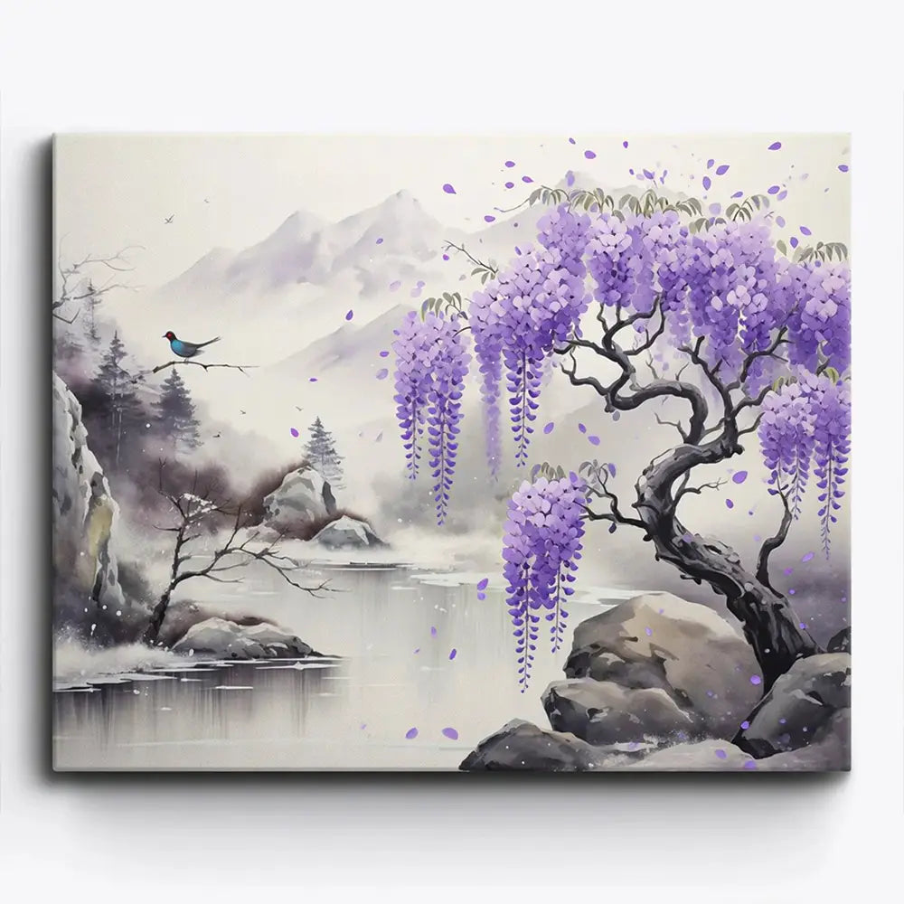 Malen nach Zahlen für Erwachsene Motiv Blüten im Nebel mit lila Glyzinien an einem Baum vor einer nebligen Berglandschaft