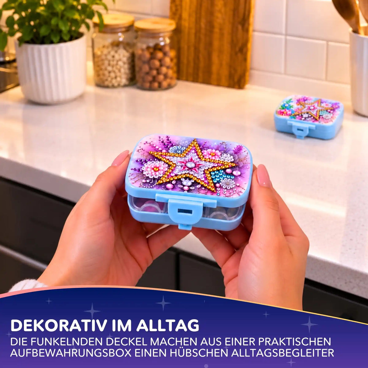 Blaue Diamond Painting Pillenbox mit funkelndem Stern-Motiv verziert mit Glitzersteinen von Picmondoo