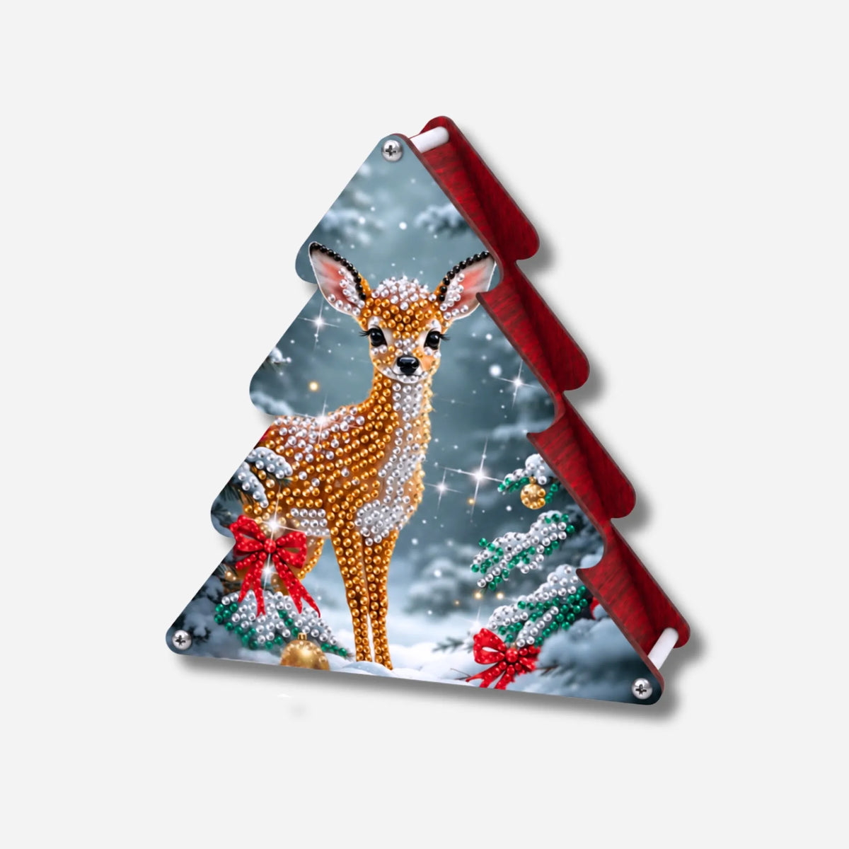 Diamond Painting Aufbewahrungsbox in Tannenbaum-Form mit glitzerndem Weihnachtsreh im Schnee als DIY Weihnachtsdeko