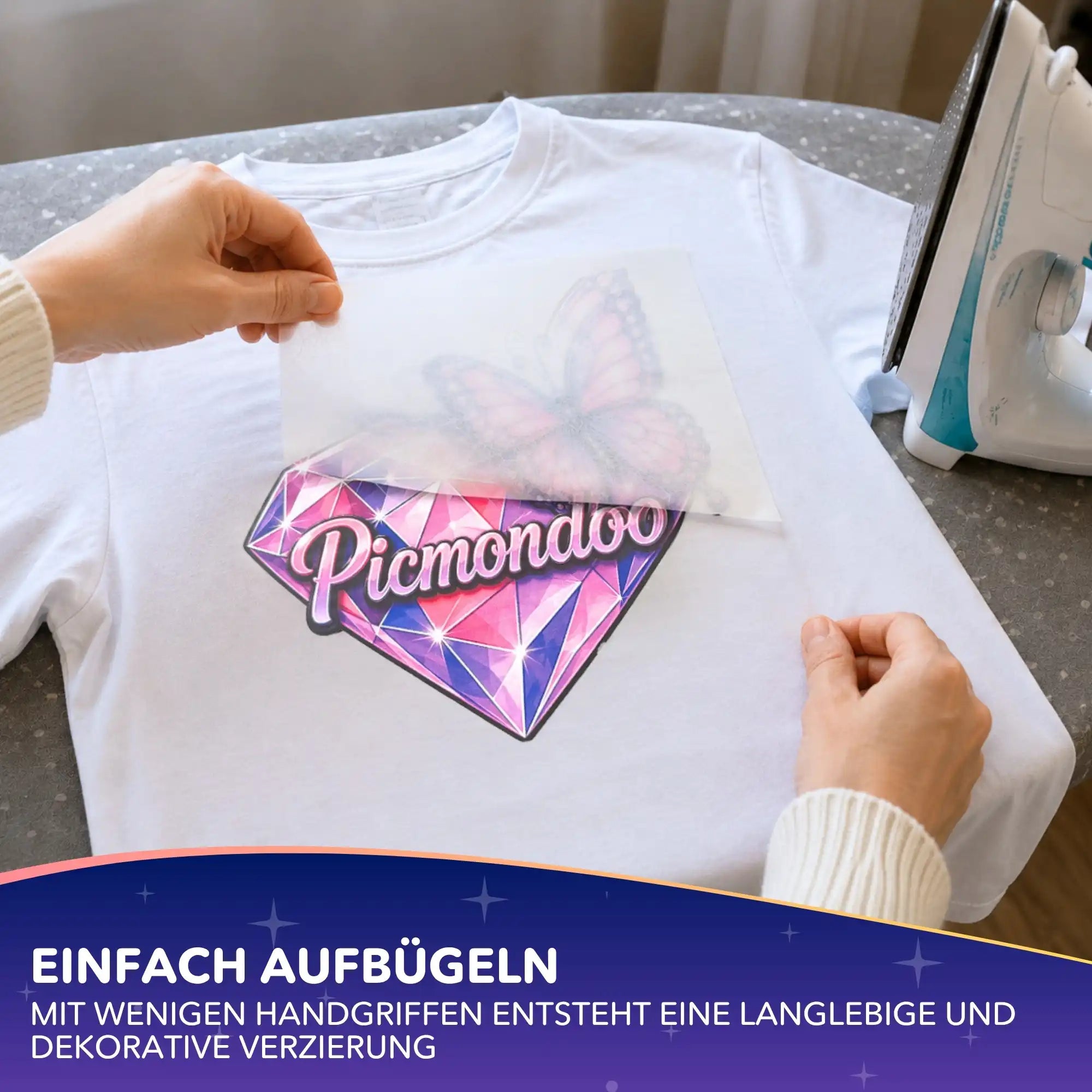 Diamond Painting Bügelbild mit Schmetterling und Picmondoo Logo beim Aufbügeln auf ein weißes T-Shirt zur Textilveredelung