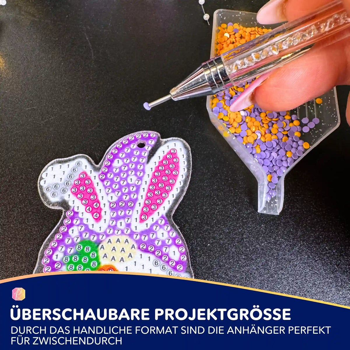 Diamond Painting Oster-Anhänger in Hasenform mit bunten Steinen und Set-Zubehör zum Basteln