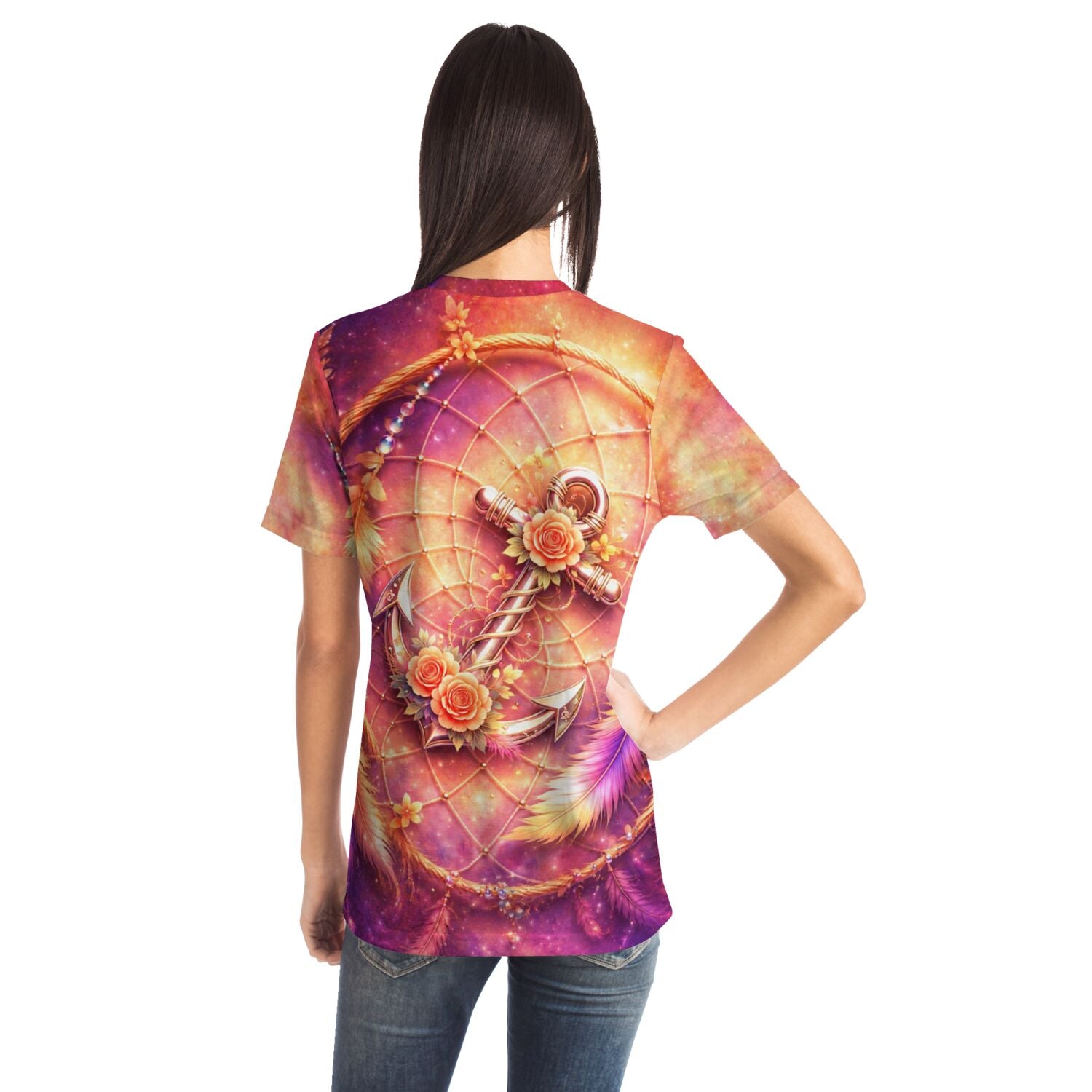 T-Shirt mit buntem Dreamer-Sommermotiv, maritimem Anker, Rosen und Federn in lebendigen Farben für kreative Köpfe.