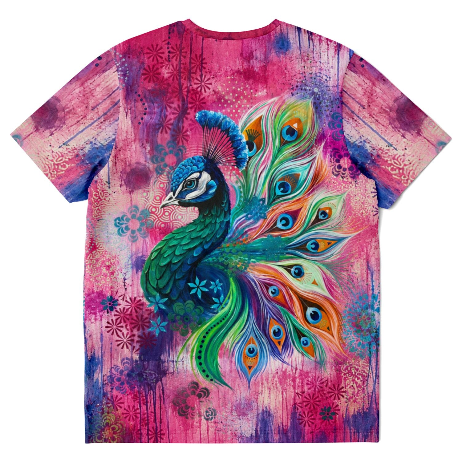 T-Shirt mit buntem Pfauen-Motiv im Stil von Malen nach Zahlen und Diamond Painting Kunst auf pinkem Hintergrund