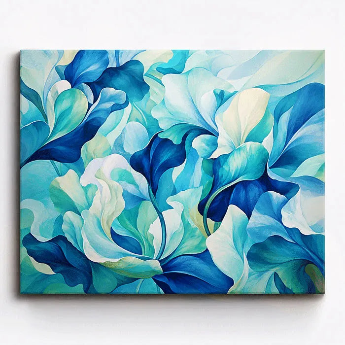 Malen nach Zahlen für Erwachsene Motiv Blaue Poesie mit abstrakten, floralen Wellen in Blau, Türkis und Mintgrün.