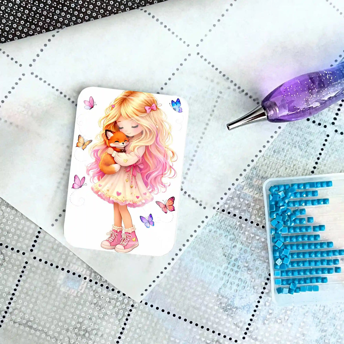 Magischer Glas-Cover Minder Geborgenheit mit Mädchen und Fuchs für dein nächstes Diamond Painting Projekt.