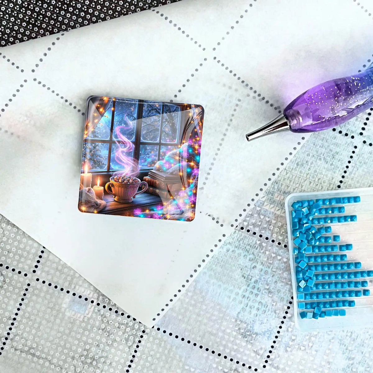 Weihnachtszauber Cover Minder auf Diamond Painting Leinwand mit Stift und blauen Diamanten für dein Diamond Painting Set