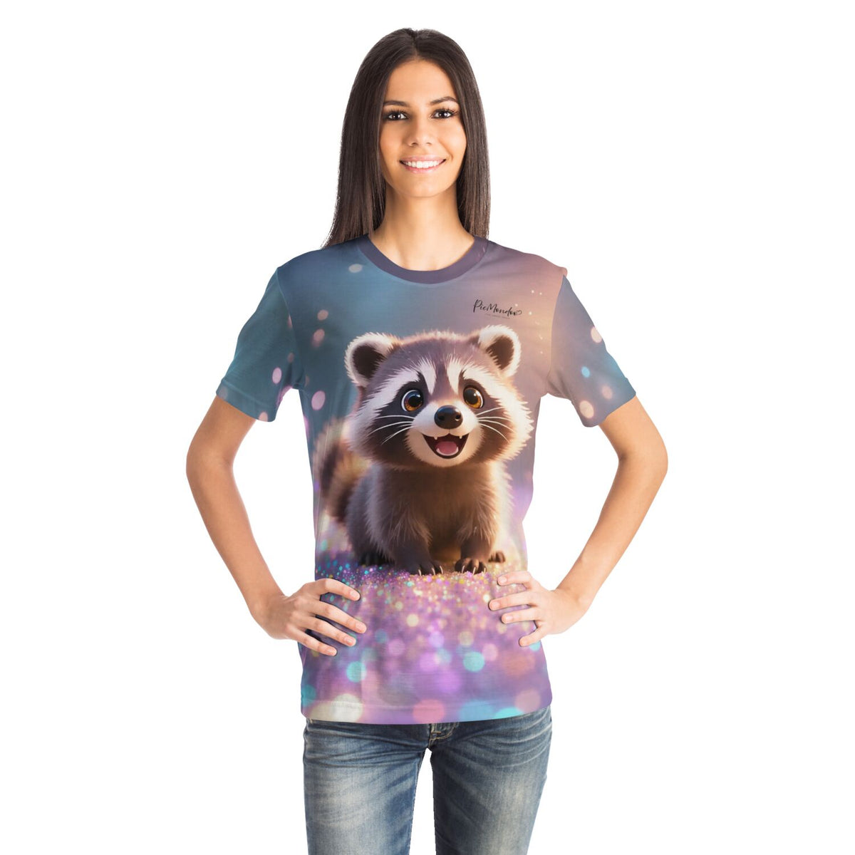 Frau trägt Dreamer T-Shirt mit Waschbär Motiv, das an die bunten Farben von Diamond Painting Sets erinnert