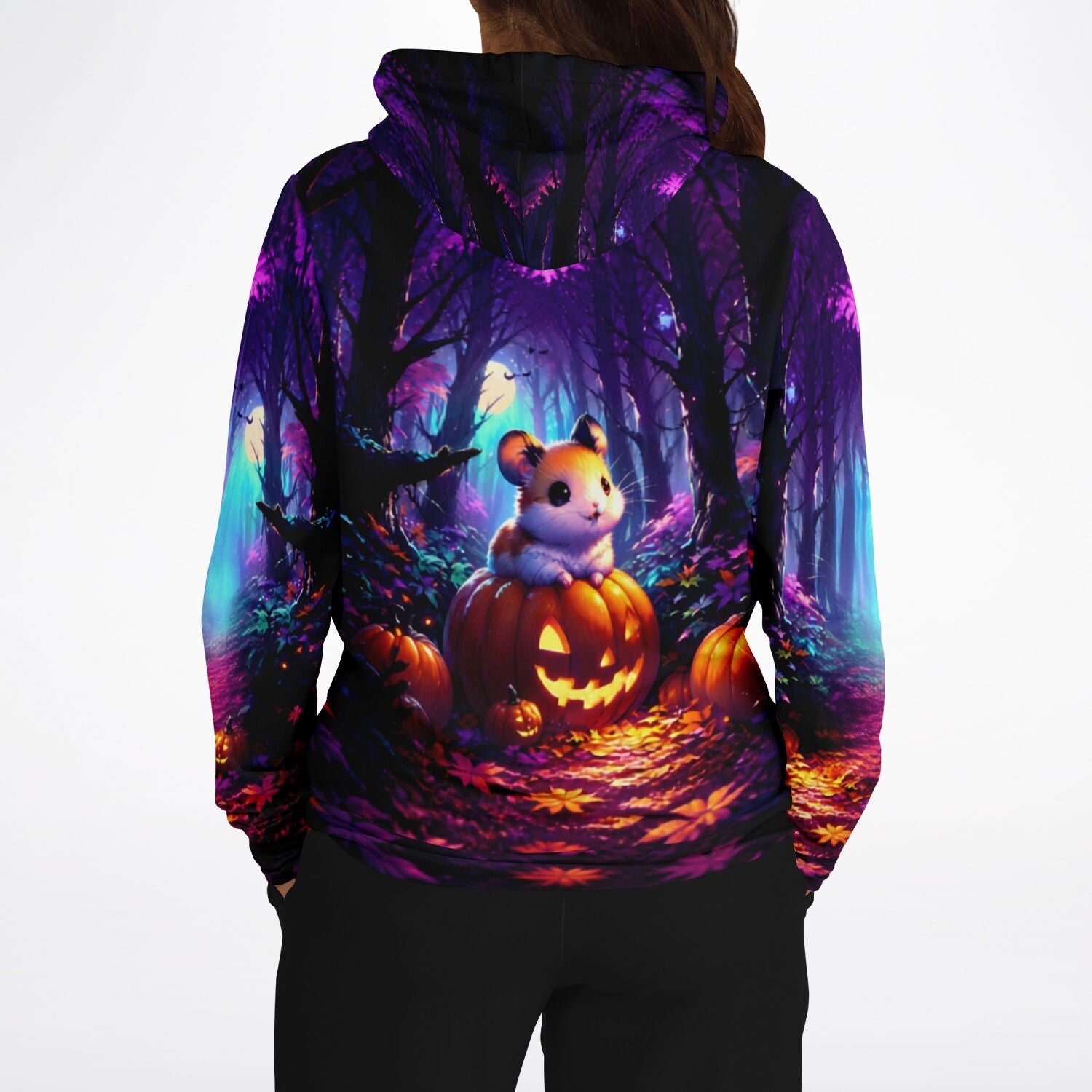 Hoodie mit Pumpkin Whispers Motiv, niedlichem Hamster auf Kürbis im mystischen Wald, Design perfekt für Hobby-Künstler.