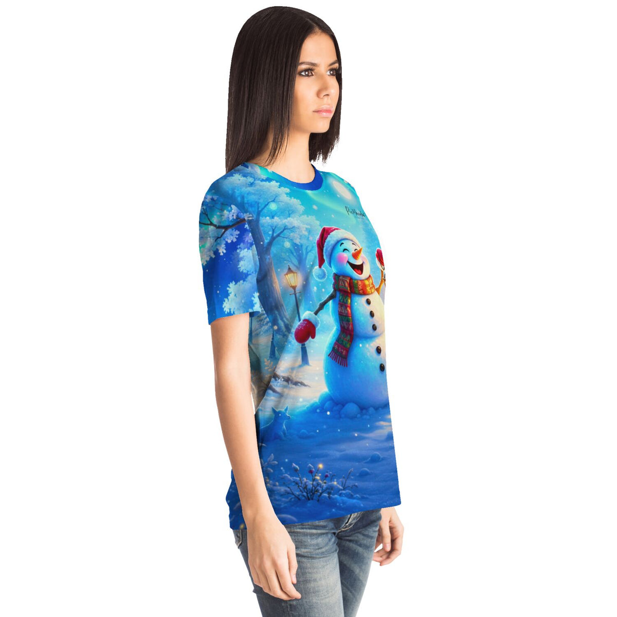 Frau trägt ein T-Shirt mit weihnachtlichem Schneemann-Motiv, inspiriert von Diamond Painting und Malen nach Zahlen Kunst