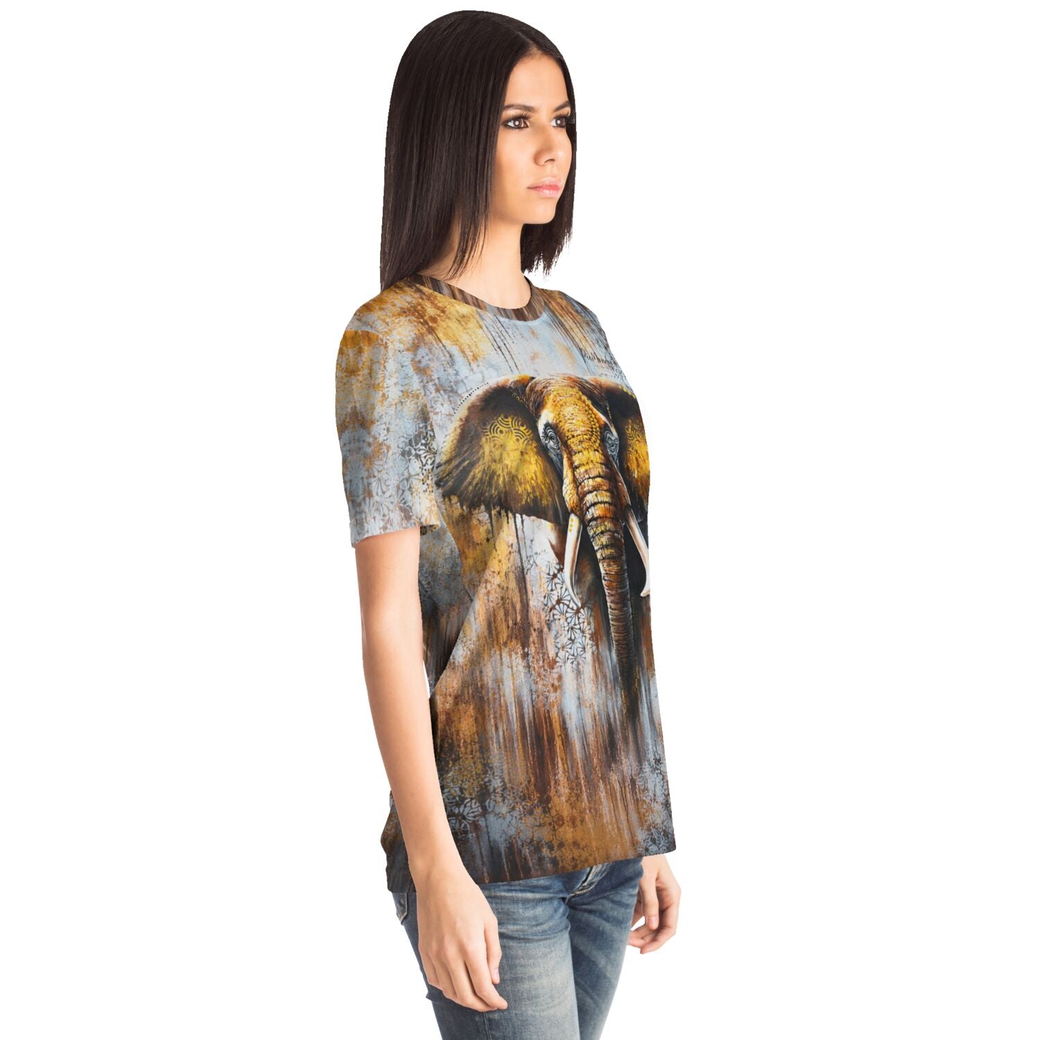 Frau trägt Dreamer T-Shirt mit künstlerischem Elefanten-Motiv, inspiriert von Diamond Painting und Malen nach Zahlen Stil