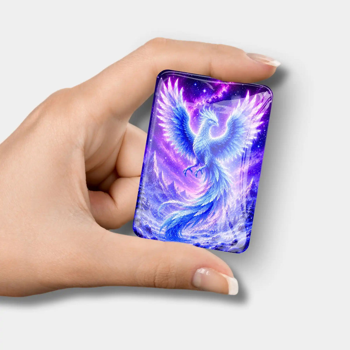 Diamond Painting Cover Minder Winterphönix aus Glas mit leuchtend blauem Phönix vor lilafarbenem Nachthimmel
