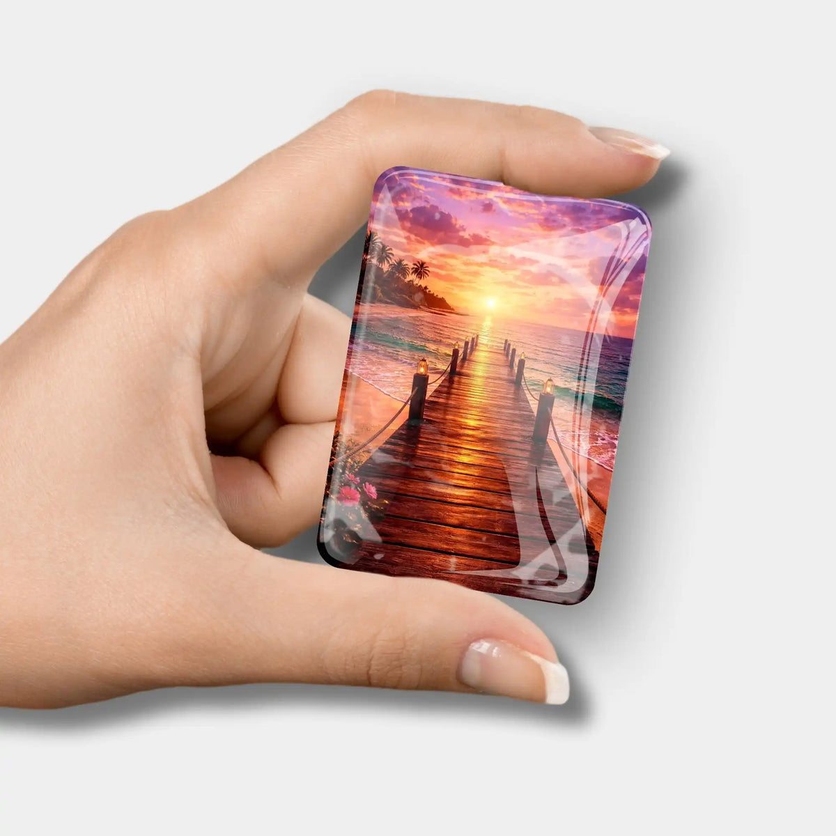Diamond Painting Cover Minder mit Motiv eines Stegs im Sonnenuntergang als praktisches Zubehör für DIY-Bastelsets