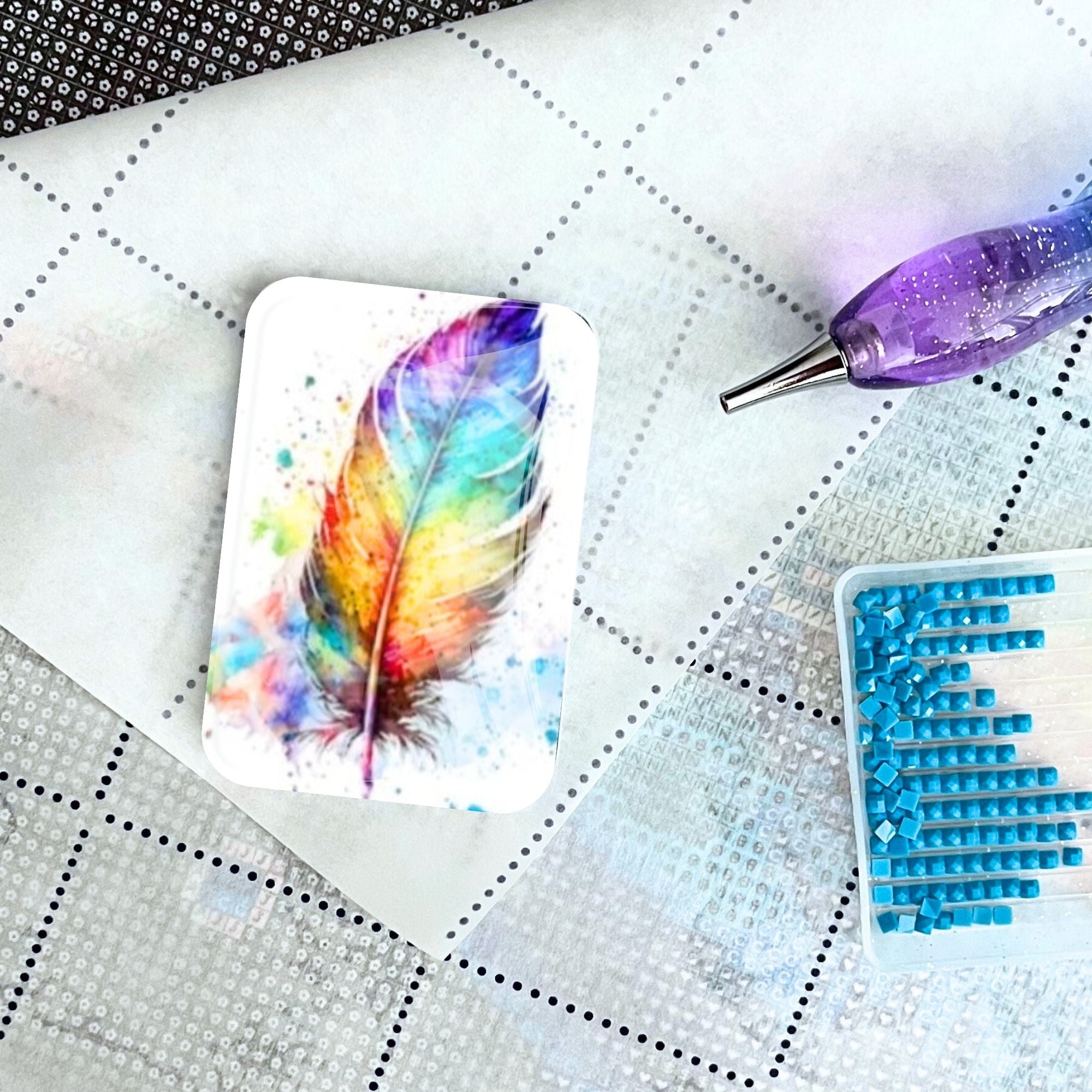 Cover Minder - Rainbow feather