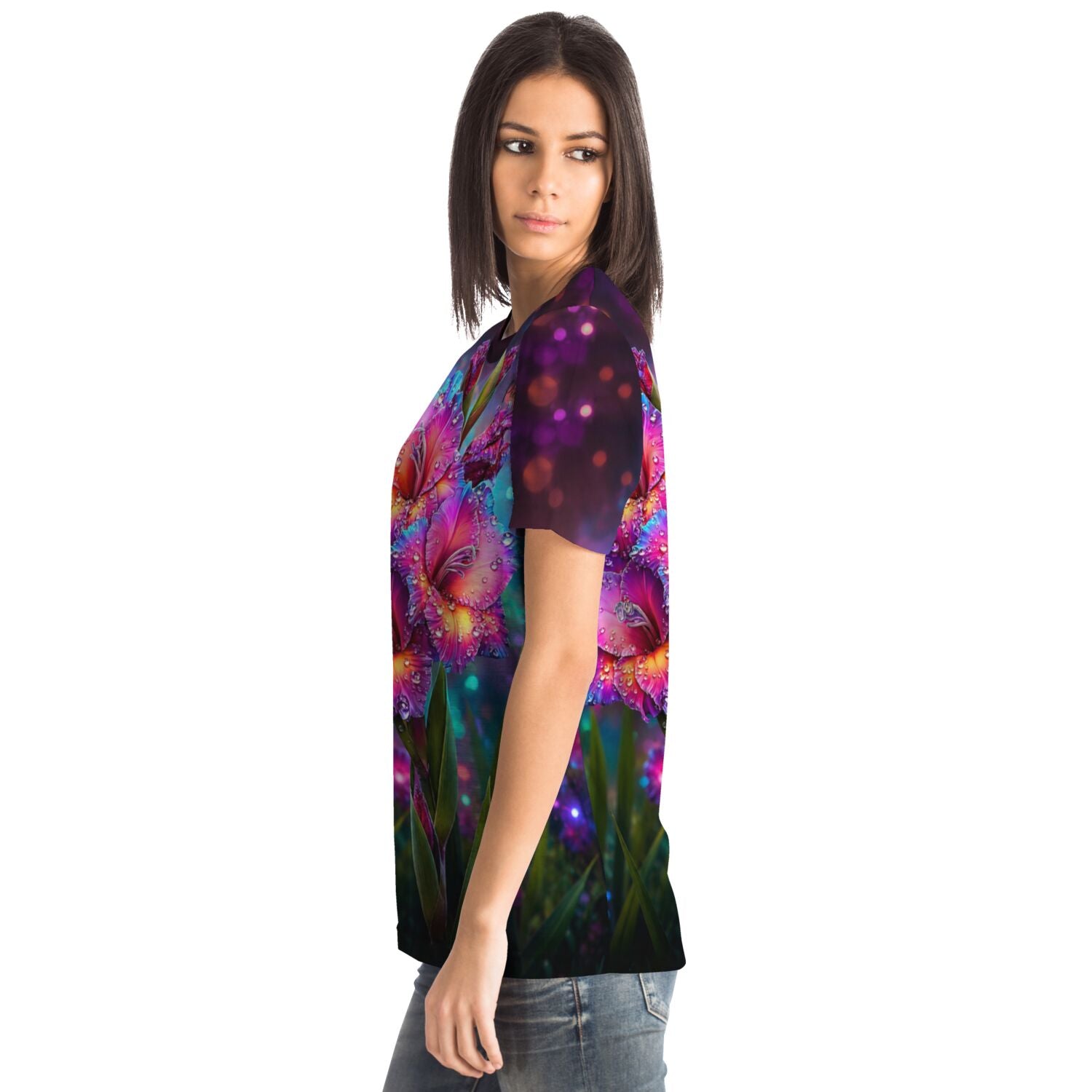 Frau trägt Dreamer T-Shirt mit buntem Blumendruck und Morgentau-Motiv, ideal für Fans von Malen nach Zahlen und Kunst.