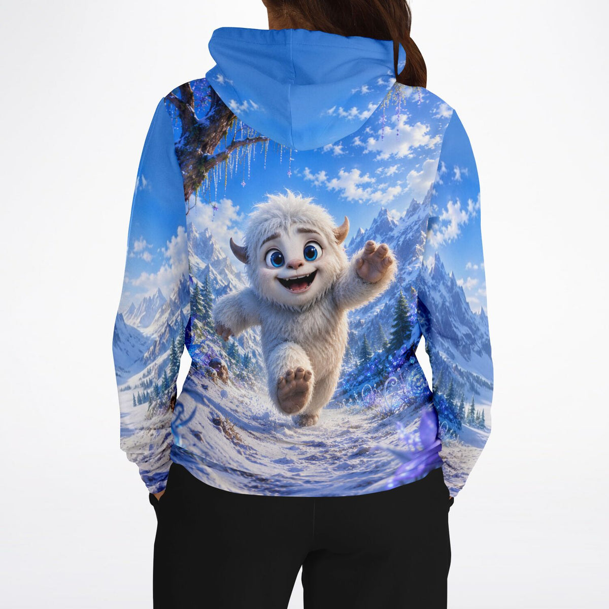 Dreamer Hoodie mit niedlichem Yeti-Motiv in verschneiter Berglandschaft, ideal für Fans von Diamond Painting und Kunst