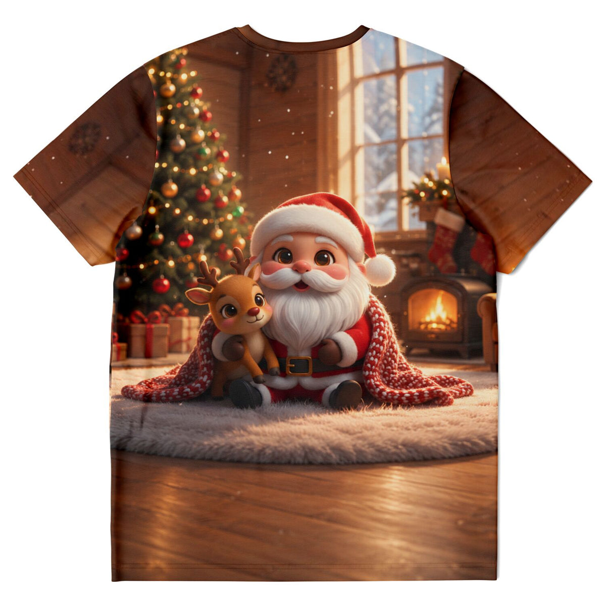Weihnachts-T-Shirt mit süßem Weihnachtsmann und Rentier vor geschmücktem Tannenbaum im gemütlichen Wohnzimmer