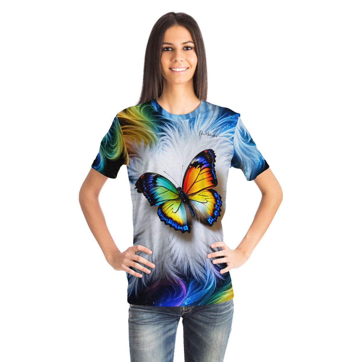 Frau trägt Dreamer T-Shirt mit buntem Schmetterling Motiv im Stil von Diamond Painting und Malen nach Zahlen Kunstwerken