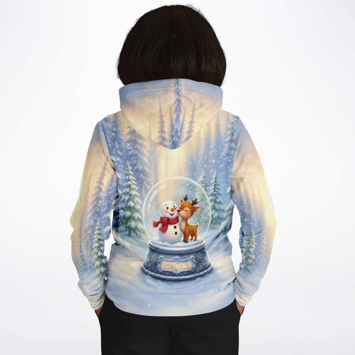 Dreamer Hoodie mit Best Friends Schneekugel Motiv, verschneite Winterlandschaft mit Schneemann und Rentier